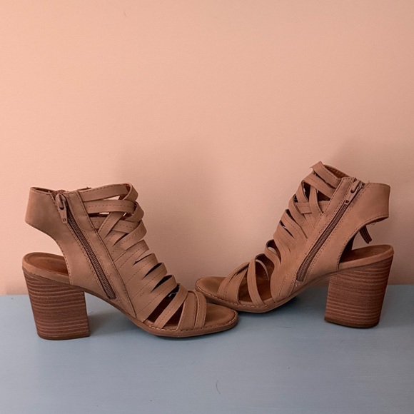 Women's Tan Block Heel Sandals - Picture 3 of 5